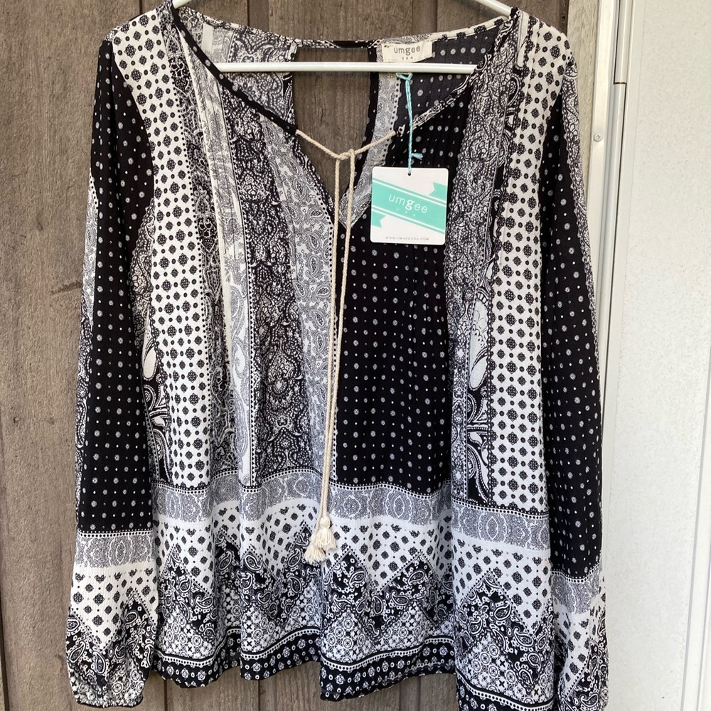 Top UMGEE Light Flowy Long Sleeve Boho Paisley Black White Oversized Size Small